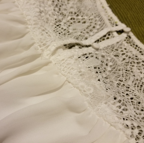 SOLD..Gorgeous GIANNI BINI Flowy Cream Blouse-L - Picture 3 of 6